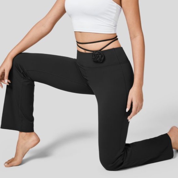 Halara Mid Rise Rosette Tie Back Pilates Pants - Picture 5 of 6